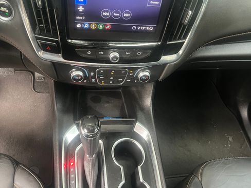 Used 2020 Chevrolet Traverse LT w/ LT Premium Package FWD image 9