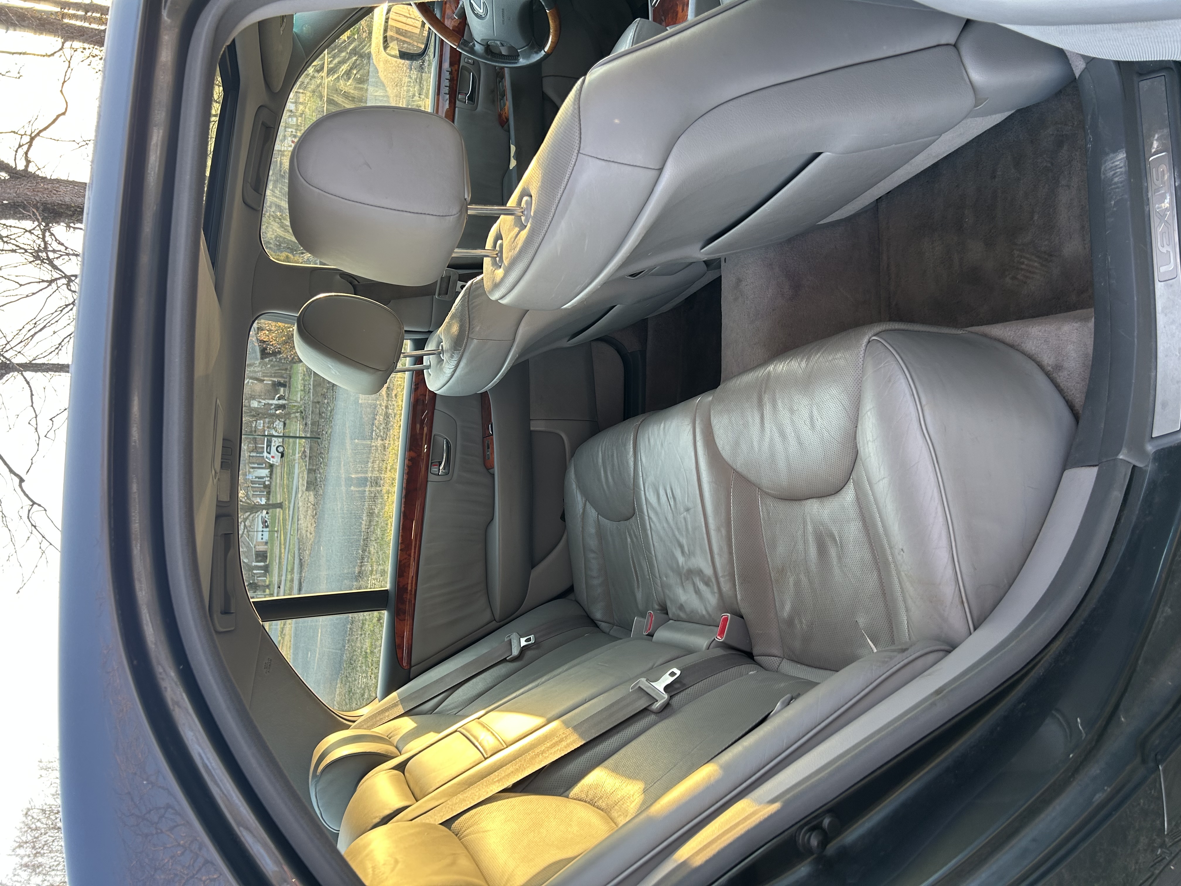 Used 2004 Lexus LS 430 w/ Premium Pkg RWD image 8