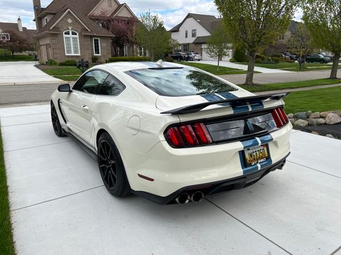 Used 2020 Ford Mustang Shelby GT350 w/ Technology Package RWD image 4