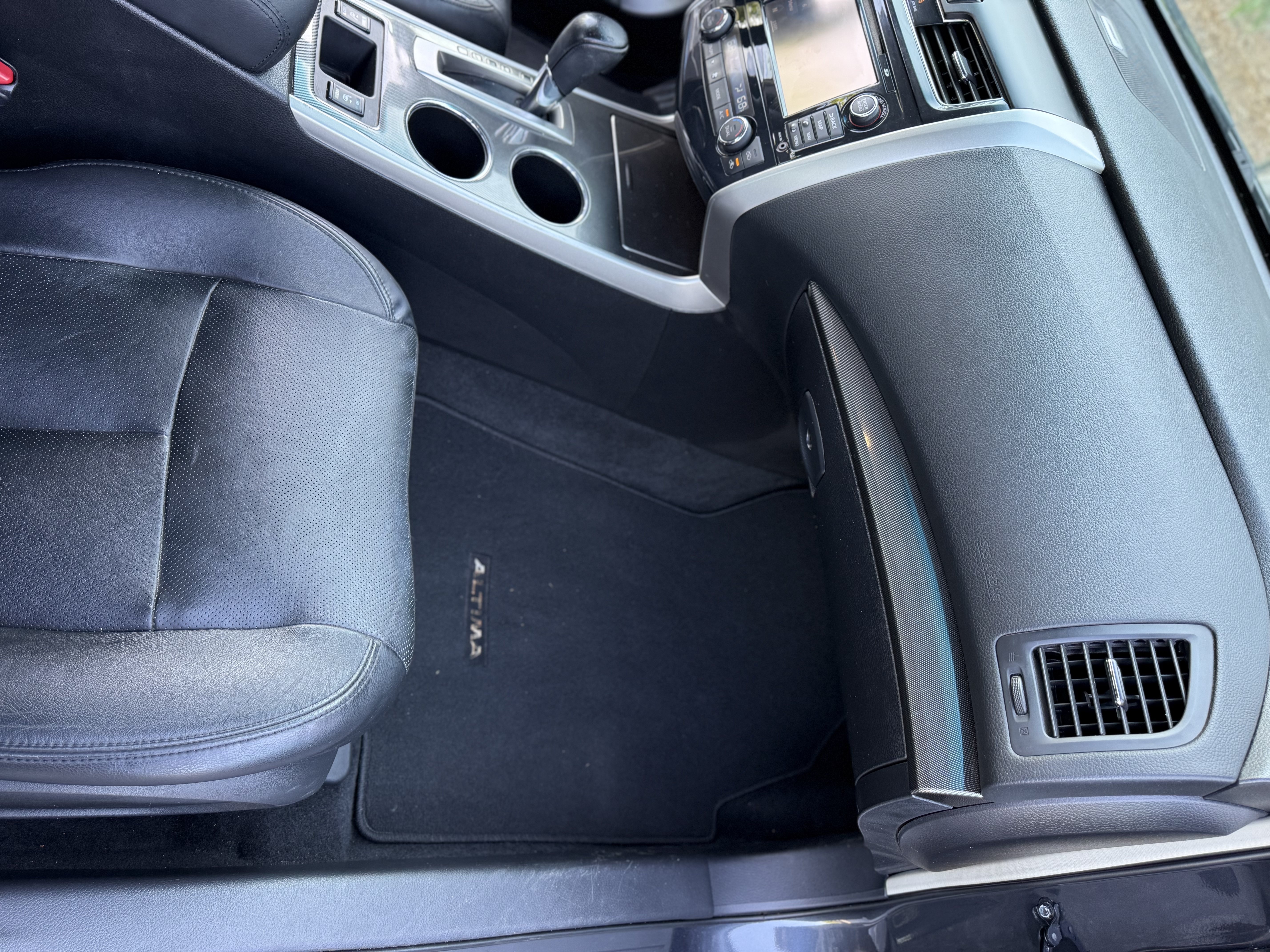 Used 2013 Nissan Altima 3.5 SL w/ Technology Pkg FWD image 9