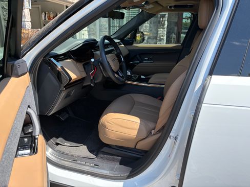 Used 2024 Land Rover Range Rover Sport SE AWD/4WD image 7