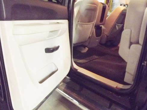 Used 2009 Chevrolet Silverado 2500 LT w/ Exterior Plus Package image 17