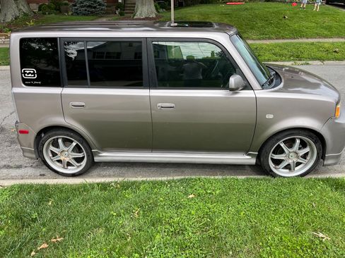 Used 2004 Scion xB FWD image 6