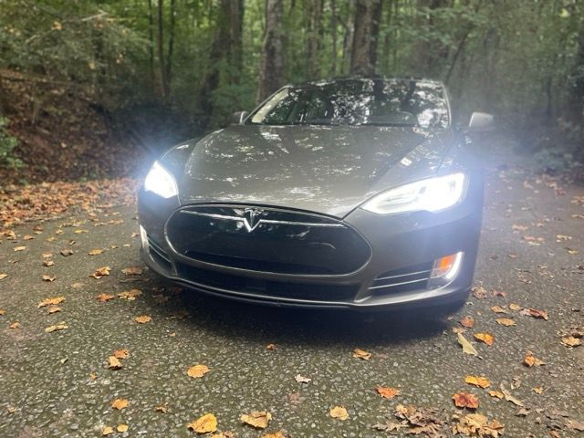 Used 2015 Tesla Model S 85D AWD/4WD image 2