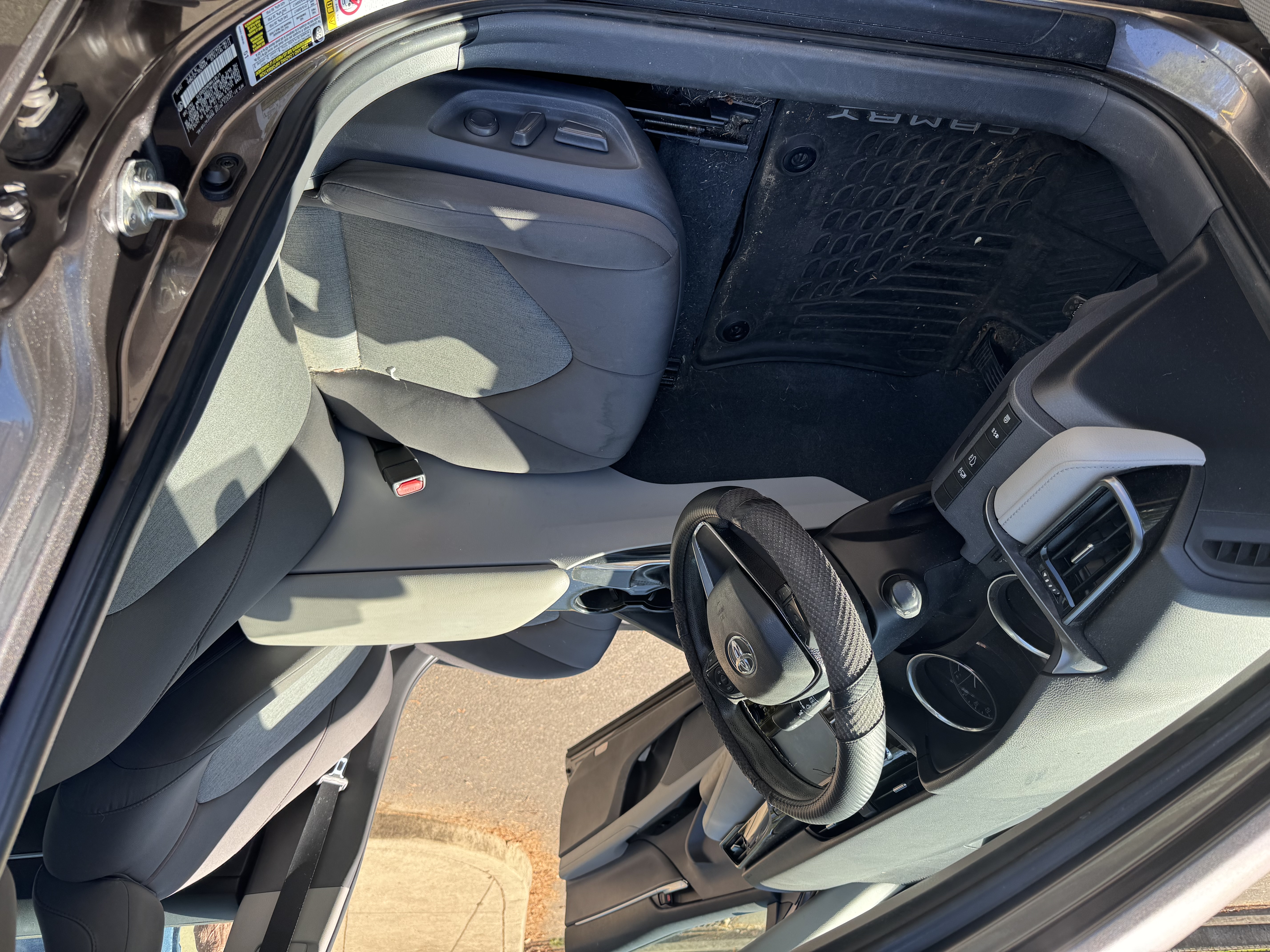 Used 2019 Toyota Camry LE FWD image 18