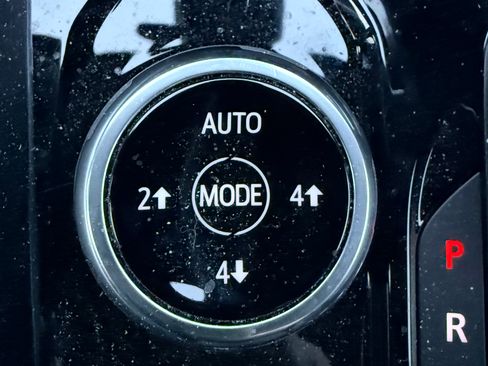 Used 2024 Chevrolet Colorado ZR2 w/ Safety Package image 16