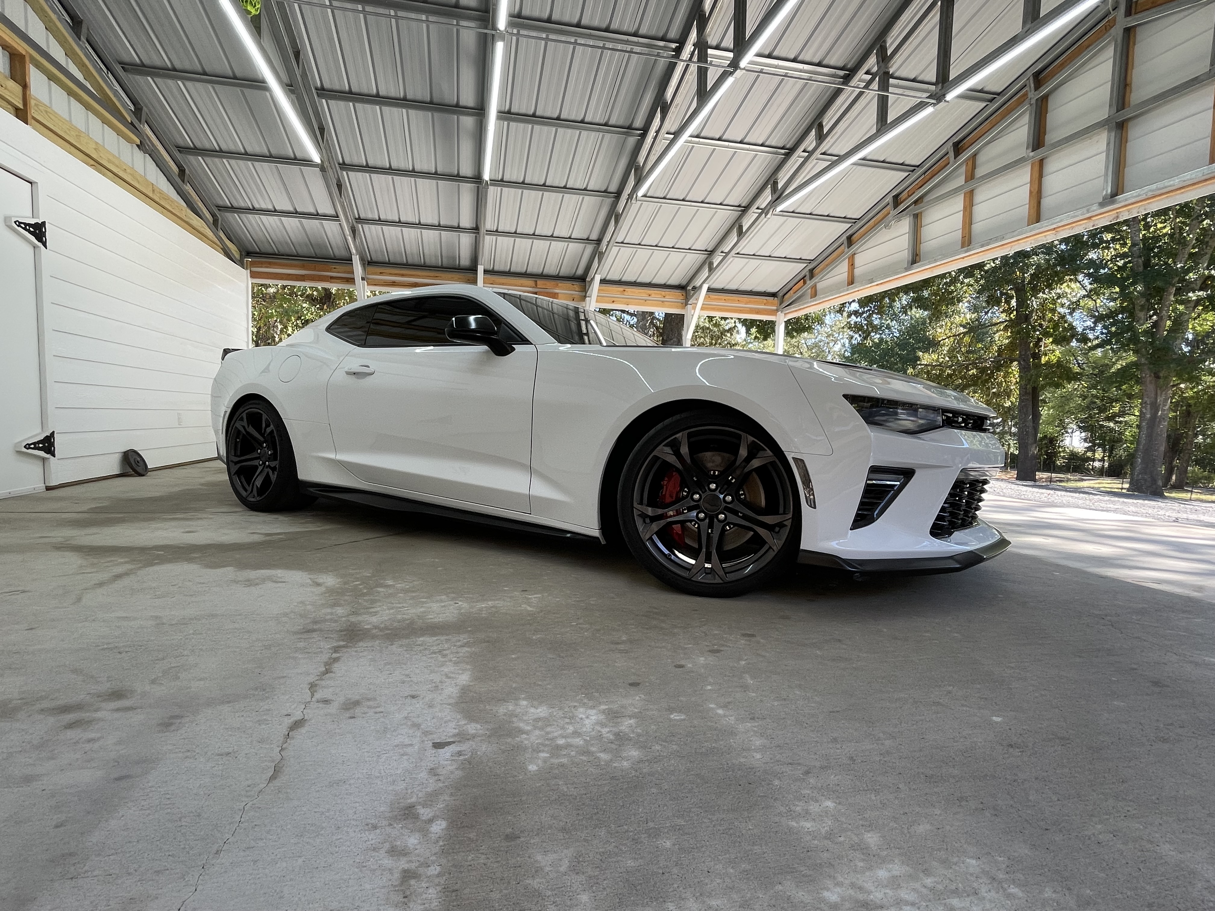 Used 2018 Chevrolet Camaro SS RWD image 4