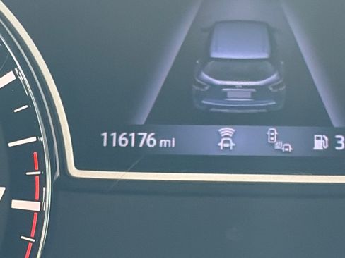 Used 2017 Nissan Pathfinder Platinum w/ Family Entertainment Package image 8