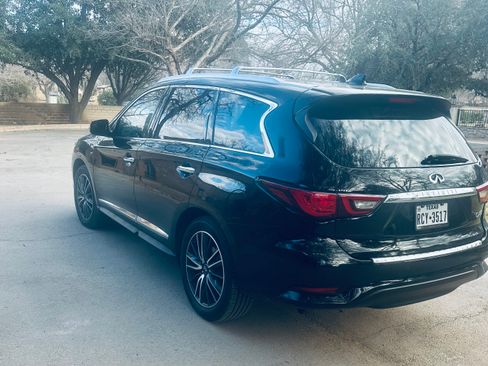 Used 2018 INFINITI QX60 FWD w/ Deluxe Technology Package image 2