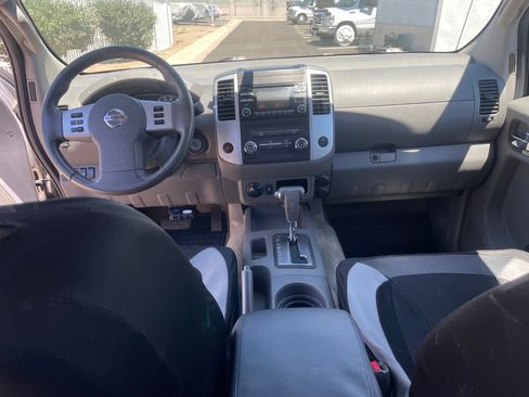 Used 2014 Nissan Frontier SV AWD/4WD image 6