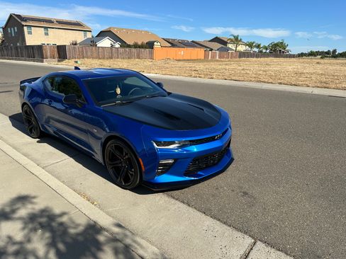 Used 2018 Chevrolet Camaro SS RWD image 11