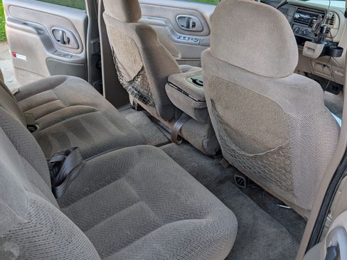 Used 1999 GMC Suburban 2WD w/ Marketing Opt Pkg 2 image 15