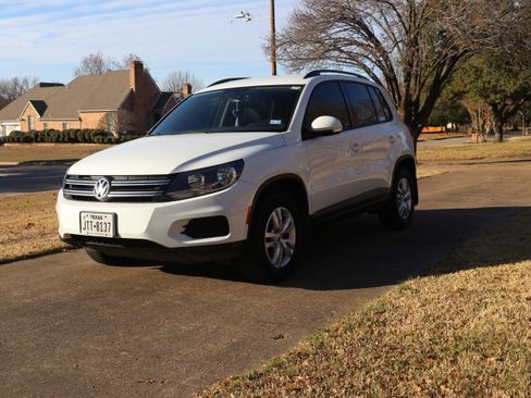 Used 2017 Volkswagen Tiguan S image 6