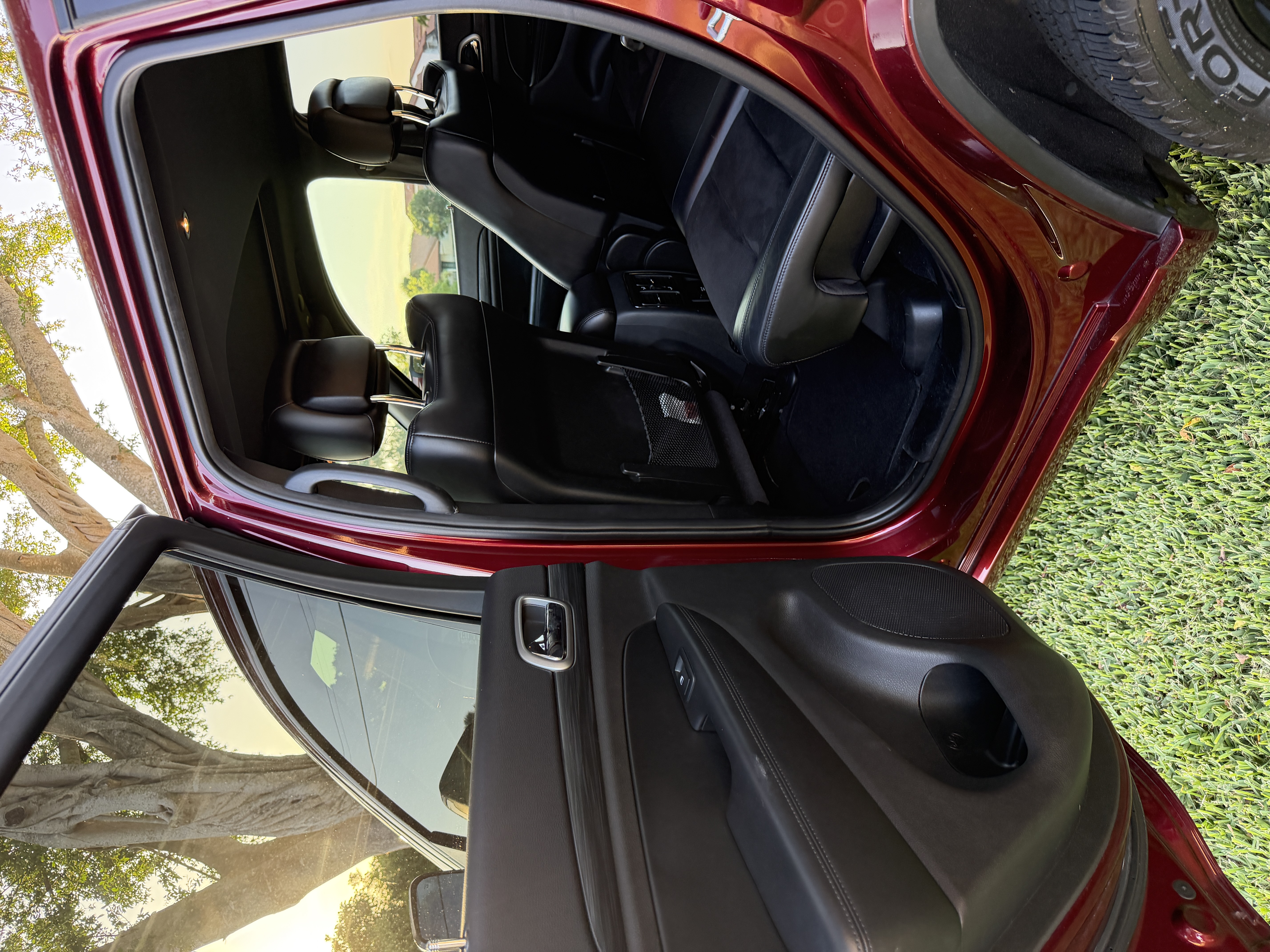 Used 2019 Jeep Grand Cherokee Altitude AWD/4WD image 12