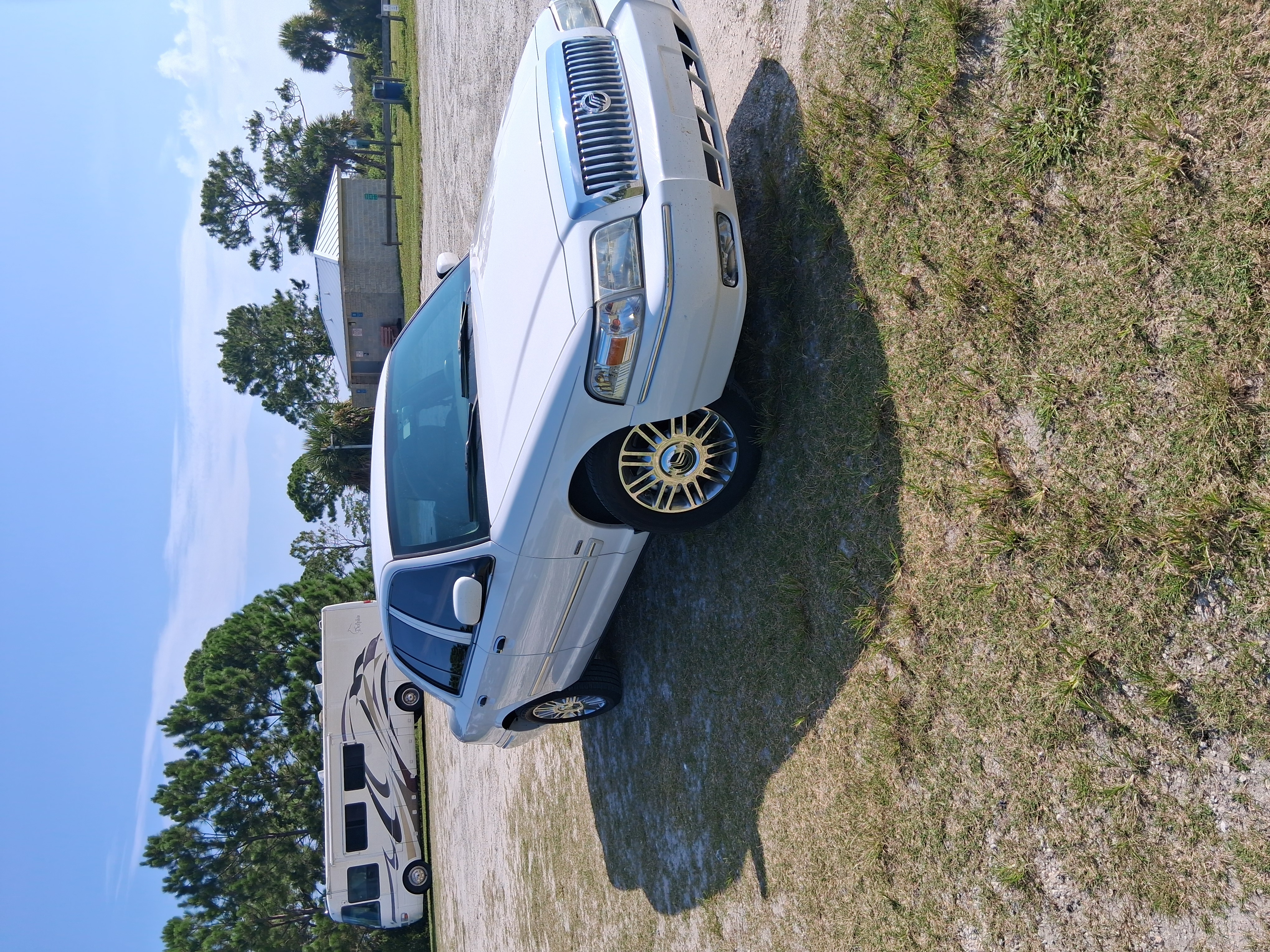 Used 2010 Mercury Grand Marquis LS RWD image 2