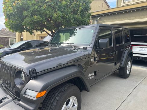 Used 2019 Jeep Wrangler Unlimited Sport S image 2