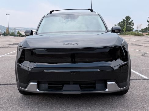 Used 2024 Kia EV9 Wind AWD/4WD image 2