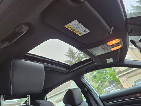 Used 2018 Honda Accord Sport image 19