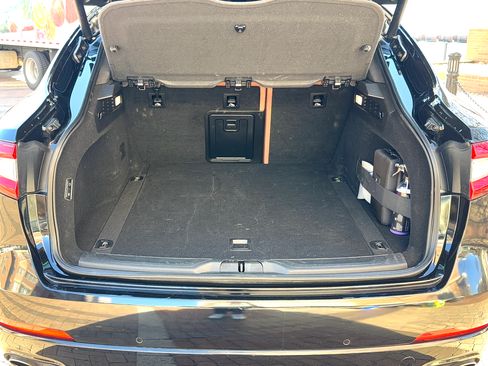 Used 2020 Maserati Levante image 15