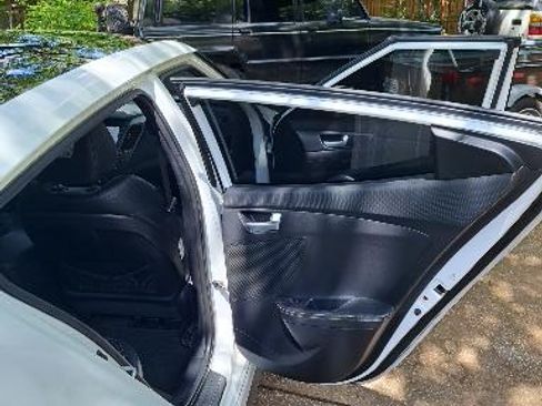 Used 2015 Hyundai Veloster Turbo w/ Option Group 04 image 13