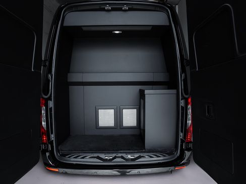 Used 2025 Mercedes-Benz Sprinter 2500 image 13