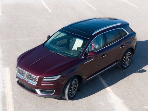 Used 2020 Lincoln Nautilus Reserve w/ Equipment Group 201A image 2