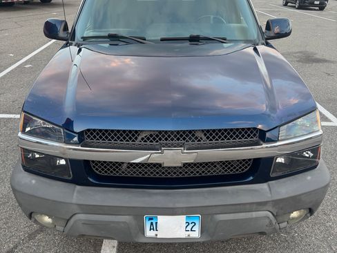 Used 2002 Chevrolet Avalanche 4x4 w/ Off-Road Suspension Pkg image 4