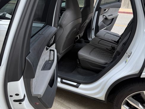 Used 2022 Audi SQ7 Premium Plus w/ SQ7 Executive Package image 20