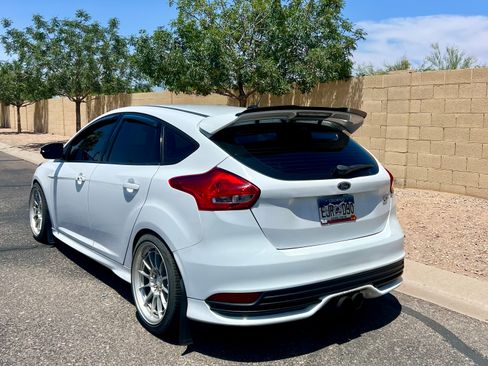 Used 2018 Ford Focus ST w/ Equipment Group 401A image 5