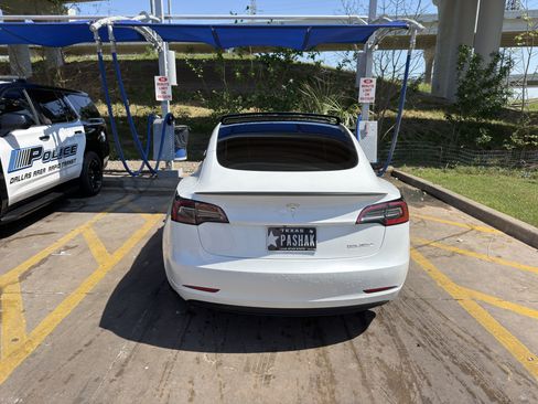 Used 2023 Tesla Model 3 Performance image 8