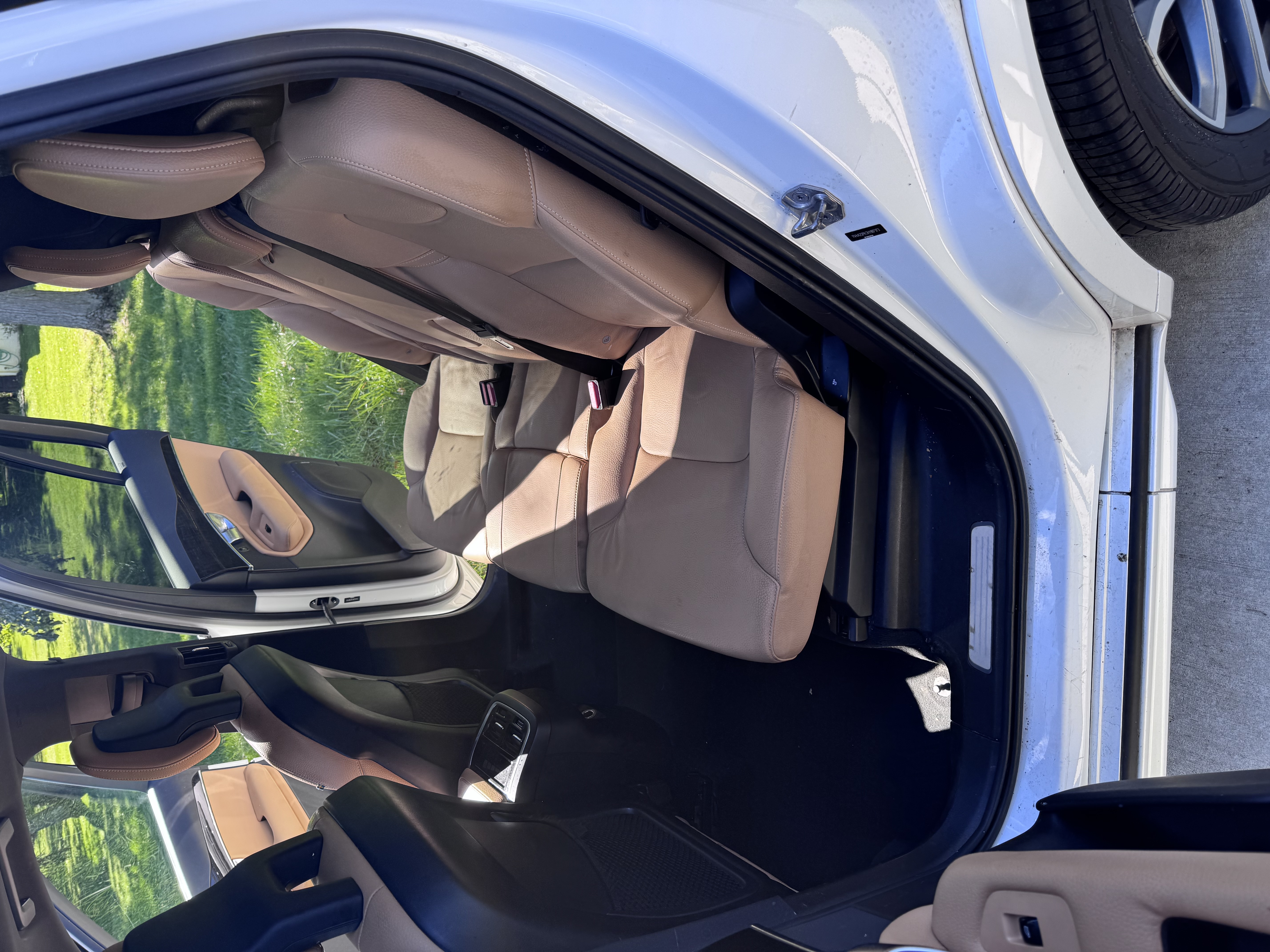 Used 2017 Volvo XC90 T6 Momentum w/ Vision Package AWD/4WD image 5