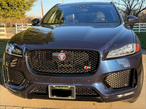Used 2017 Jaguar F-PACE S image 6