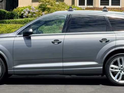 Used 2017 Audi Q7 3.0T Prestige AWD/4WD image 1