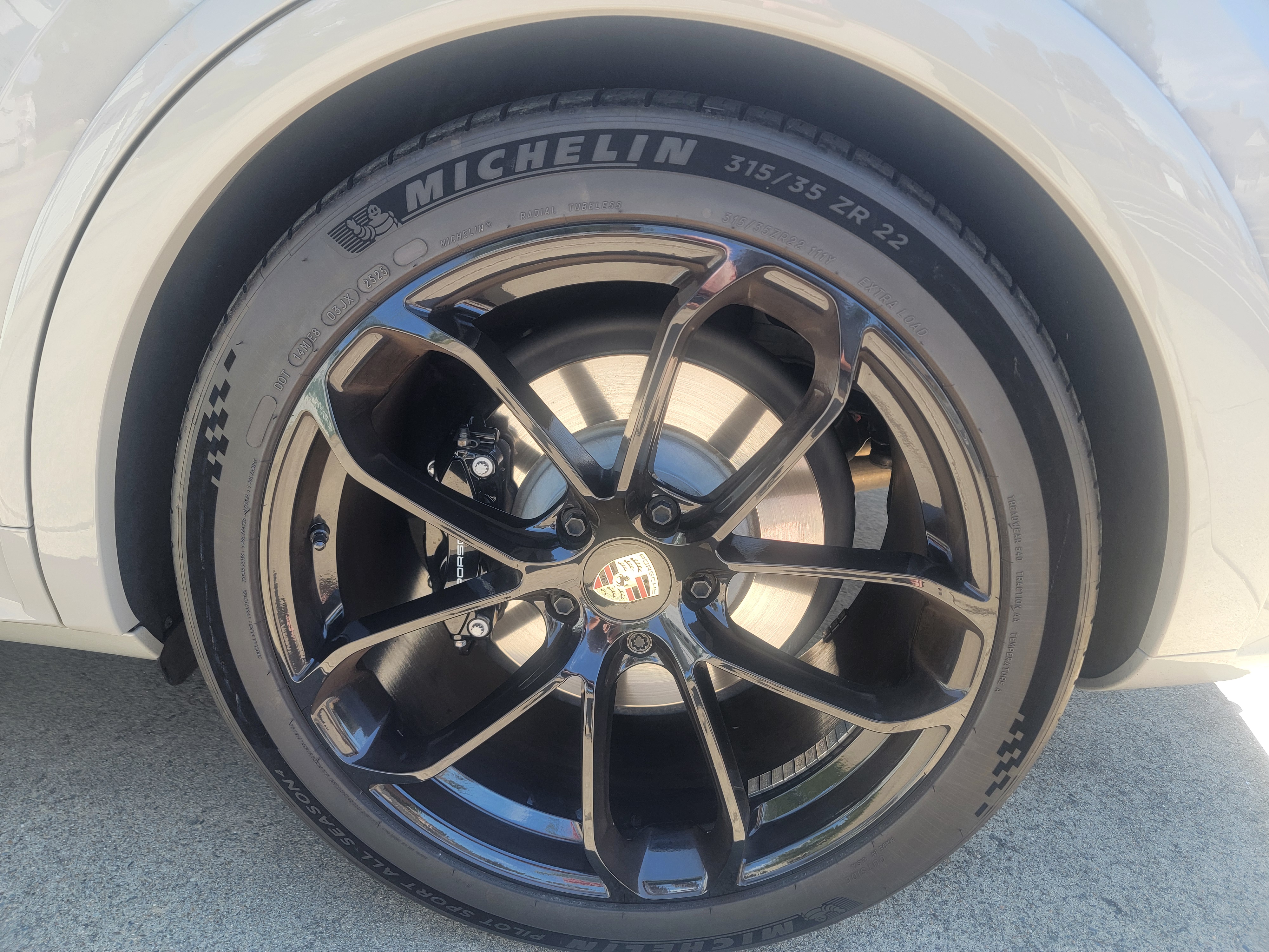 Used 2025 Porsche Cayenne GTS AWD/4WD image 10