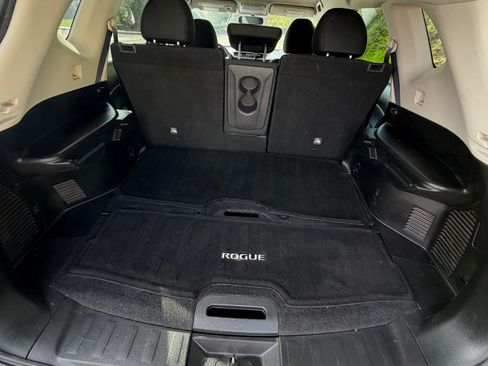 Used 2018 Nissan Rogue SV image 9