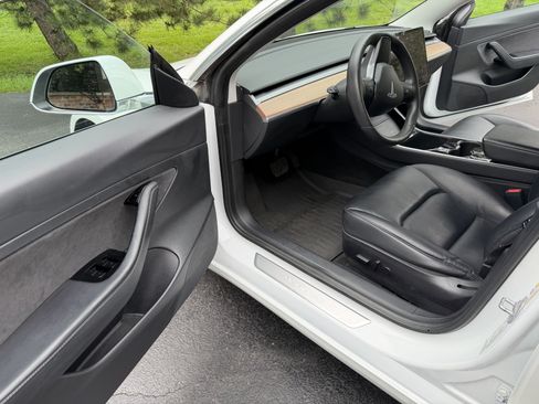 Used 2020 Tesla Model 3 Standard Range Plus RWD image 17