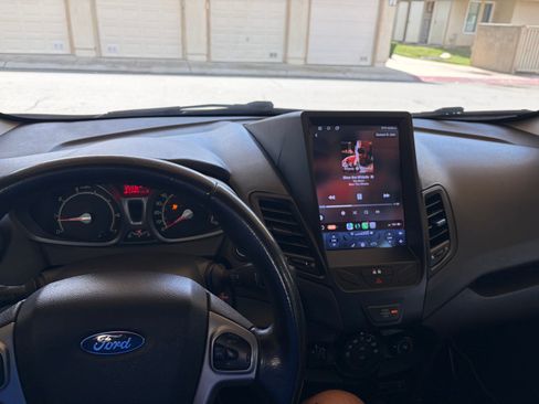 Used 2013 Ford Fiesta Titanium FWD image 9