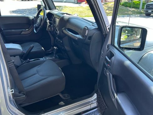 Used 2018 Jeep Wrangler Unlimited Sport S image 10
