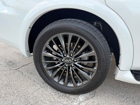 Used 2024 INFINITI QX80 Sensory AWD/4WD image 14