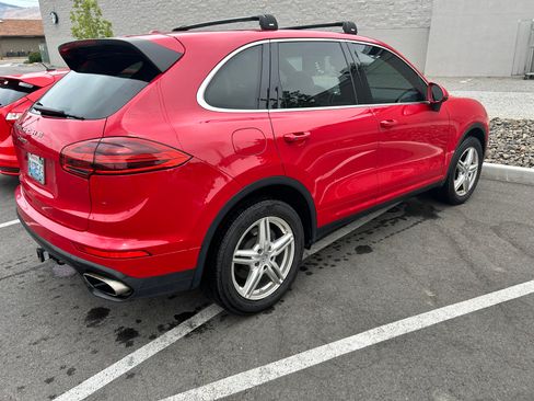 Used 2016 Porsche Cayenne AWD/4WD image 5