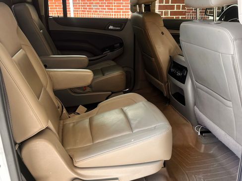 Used 2020 Chevrolet Suburban LT w/ Luxury Package image 13