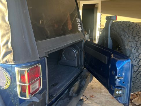 Used 2010 Jeep Wrangler Unlimited Sport image 19