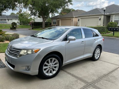 Used 2011 Toyota Venza FWD image 2