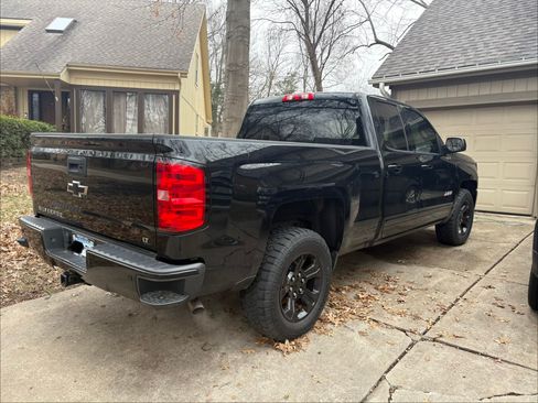 Used 2017 Chevrolet Silverado 1500 LT w/ Midnight Edition image 4