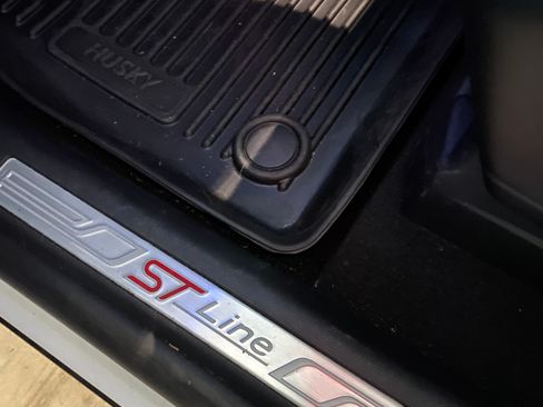 Used 2025 Ford Explorer ST-Line w/ Premium Package image 11