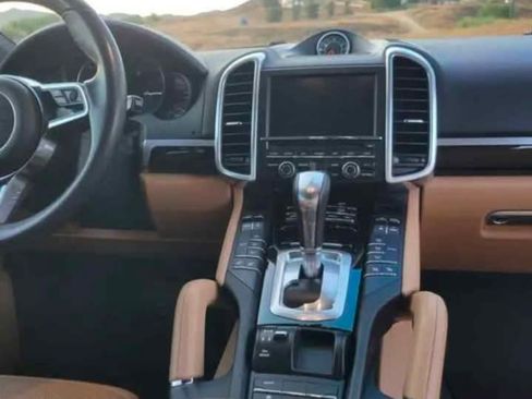 Used 2015 Porsche Cayenne Diesel image 9