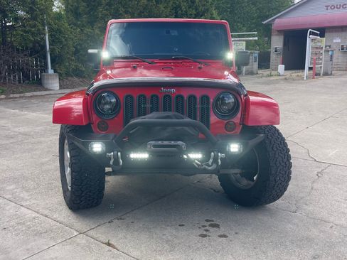 Used 2014 Jeep Wrangler Unlimited Sahara w/ Dual Top Group AWD/4WD image 9