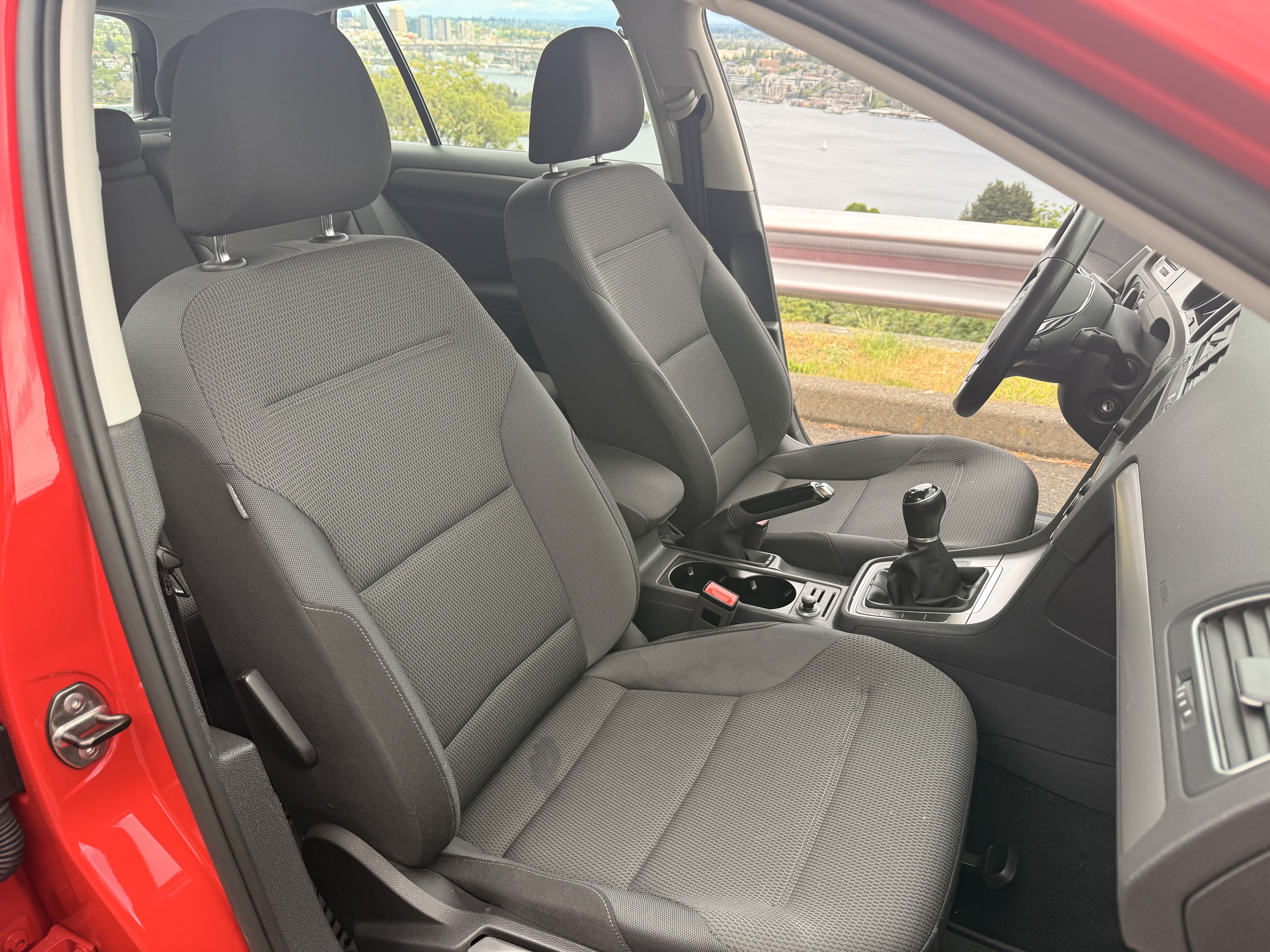 Used 2016 Volkswagen Golf S FWD image 13