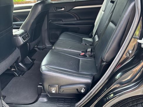 Used 2015 Toyota Highlander XLE image 10