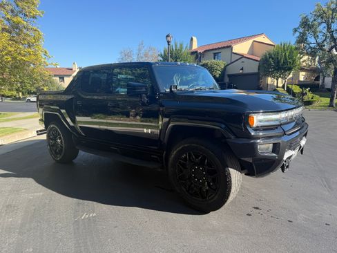 Used 2024 GMC Hummer EV 2X w/ LPO, Illumination Package AWD/4WD image 5
